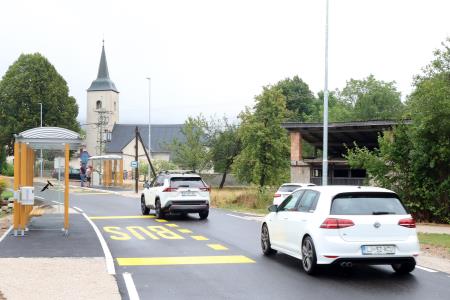 GORENJE OTAVE  NOVI NADSTREŠNICI NA AVTOBUSNEM POSTAJALIŠČU  03 FOTO LJUBO VUKELIČ